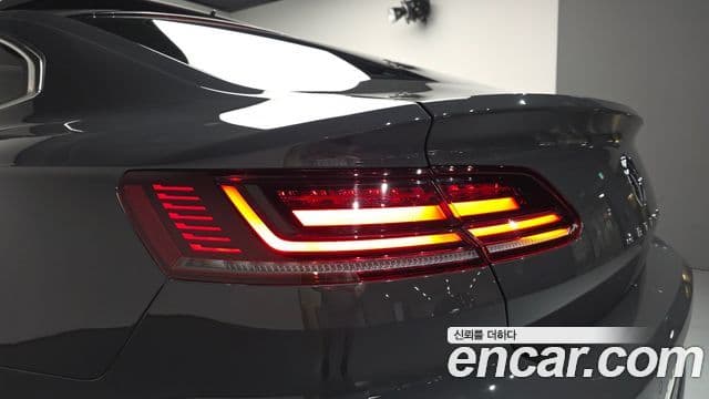 Volkswagen Arteon 2019 — ფოტო 14/37