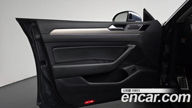 Volkswagen Arteon 2019 — ფოტო 37/37