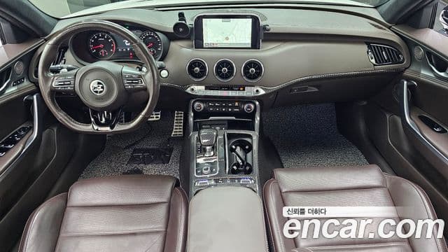 Kia Stinger 2018 — Фото 7/20