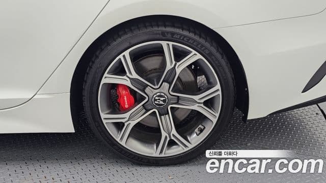 Kia Stinger 2018 — Şəkil 19/34