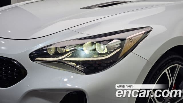 Kia Stinger 2018 — Şəkil 8/34
