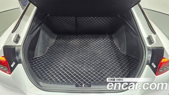 Kia Stinger 2018 — Şəkil 21/34