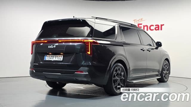 Kia Carnival 2023 — Фото 2/20