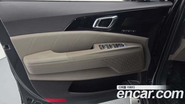 Kia Carnival 2023 — Photo 13/32