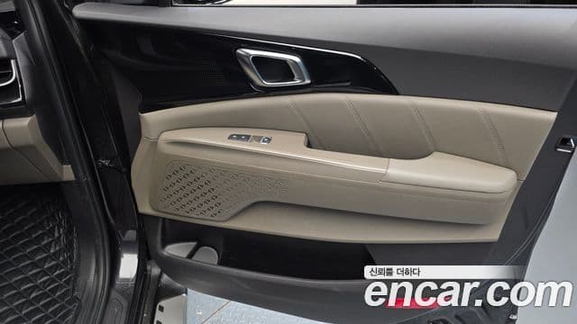 Kia Carnival 2023 — Photo 14/32