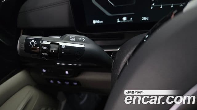 Kia Carnival 2023 — Photo 31/32