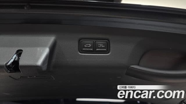 Kia Carnival 2023 — Photo 25/32