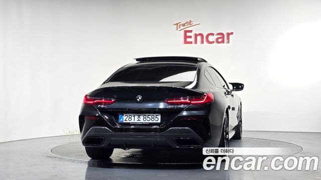 BMW 8 Series 2025 — Photo 25/32