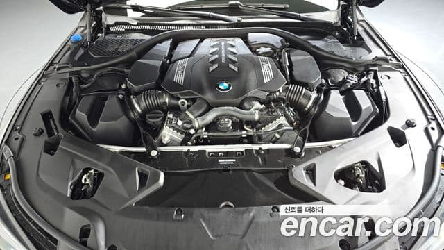 BMW 8 Series 2025 — Photo 5/32