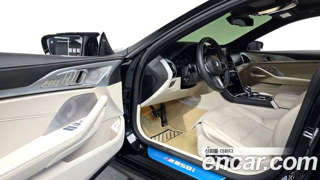 BMW 8 Series 2025 — Photo 8/32