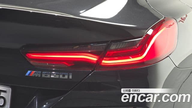 BMW 8 Series 2025 — Photo 15/32