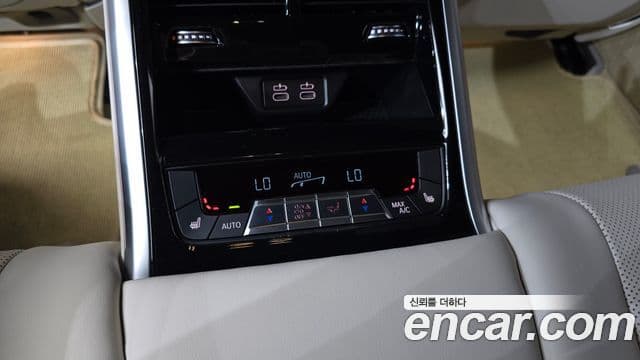 BMW 8 Series 2025 — Photo 28/32