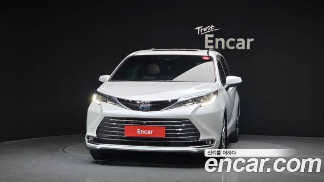 Toyota Sienna 2023 — ფოტო 12/20