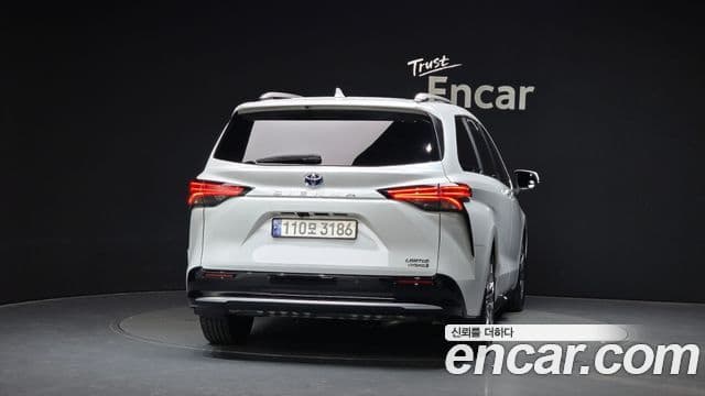 Toyota Sienna 2023 — ფოტო 15/20