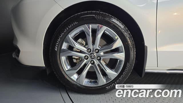 Toyota Sienna 2023 — ფოტო 18/20