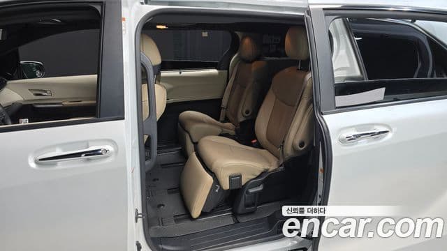 Toyota Sienna 2023 — ფოტო 5/20