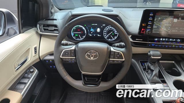 Toyota Sienna 2023 — ფოტო 6/20