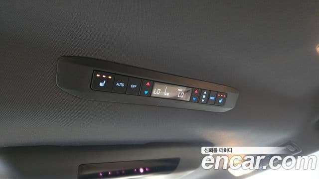 Toyota Sienna 2023 — ფოტო 19/20