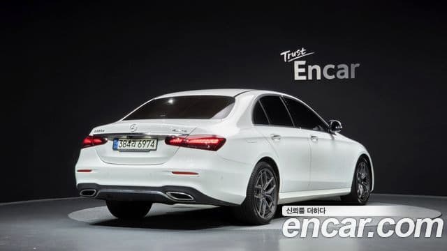 Mercedes-Benz E-Class 2021 — Photo 16/37