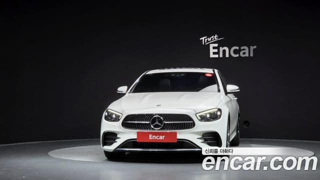 Mercedes-Benz E-Class 2021 — Photo 10/37