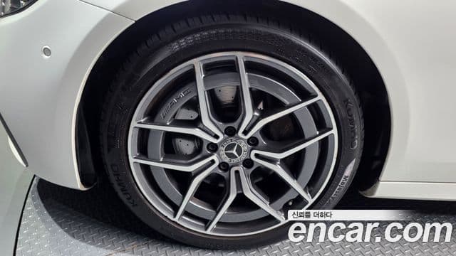 Mercedes-Benz E-Class 2021 — Photo 27/37