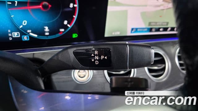 Mercedes-Benz E-Class 2021 — Photo 5/37