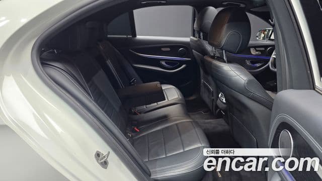 Mercedes-Benz E-Class 2021 — Photo 30/37