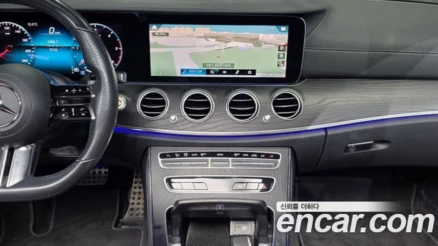 Mercedes-Benz E-Class 2021 — Photo 19/37