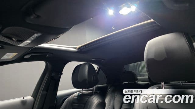 Mercedes-Benz E-Class 2021 — Photo 24/37