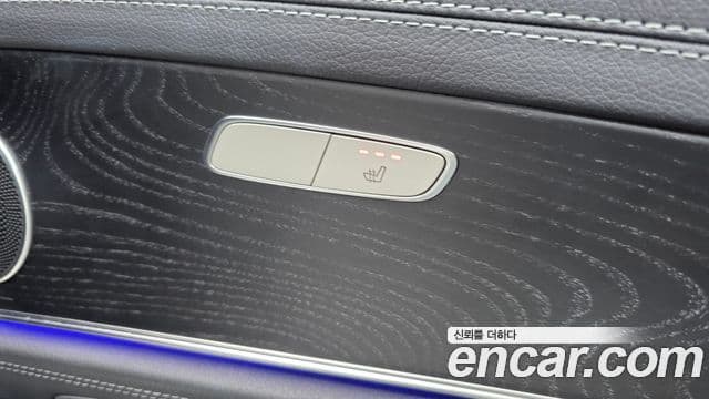 Mercedes-Benz E-Class 2021 — Photo 25/37