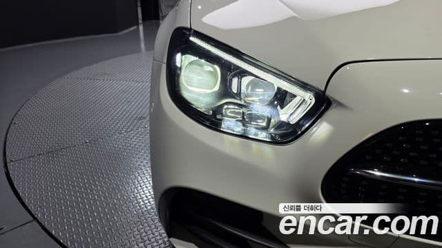 Mercedes-Benz E-Class 2021 — Photo 31/37