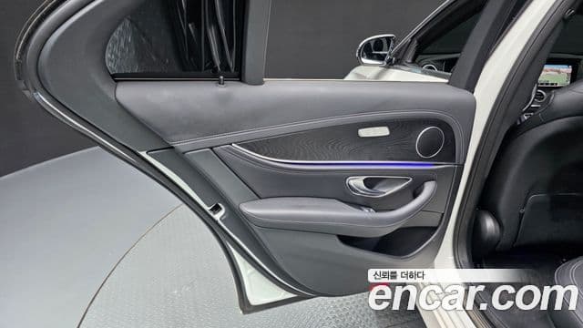 Mercedes-Benz E-Class 2021 — Photo 37/37