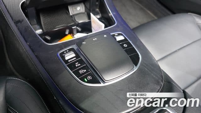 Mercedes-Benz E-Class 2021 — Photo 29/37