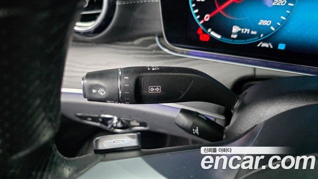 Mercedes-Benz E-Class 2021 — Photo 33/37