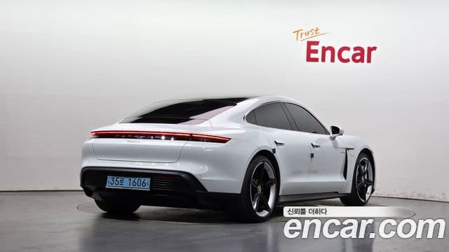 Porsche Taycan 2022 — Photo 16/20