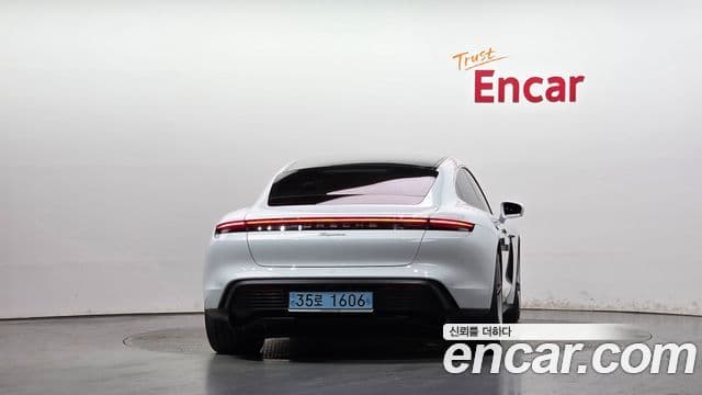 Porsche Taycan 2022 — Photo 13/20