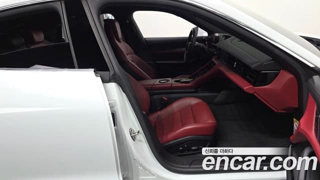 Porsche Taycan 2022 — Photo 17/20