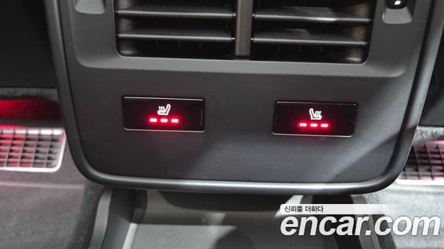Porsche Taycan 2022 — Photo 15/20