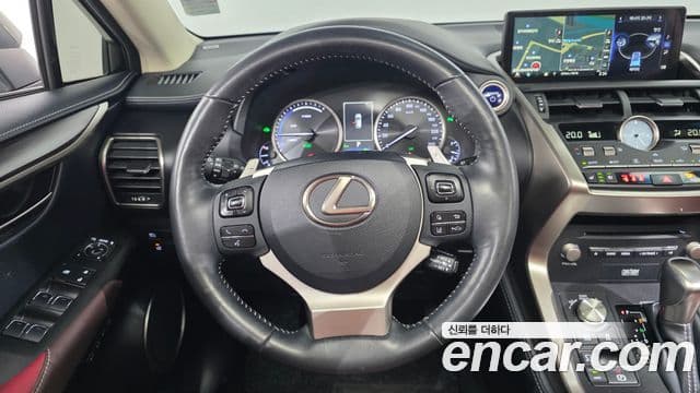 Lexus NX300h 2018 — Фото 13/20