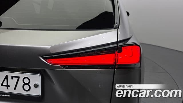 Lexus NX300h 2018 — ფოტო 15/35