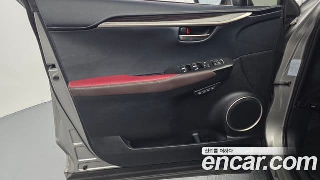 Lexus NX300h 2018 — ფოტო 33/35