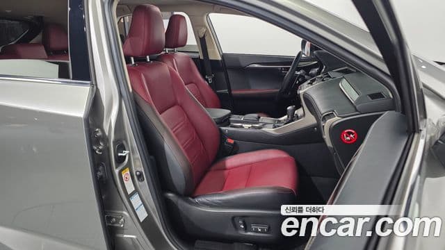 Lexus NX300h 2018 — ფოტო 20/35