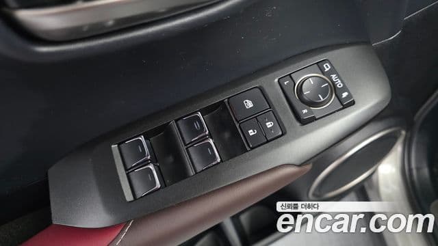 Lexus NX300h 2018 — ფოტო 23/35