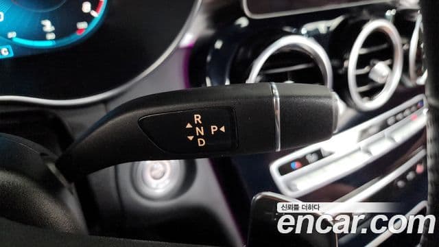 Mercedes-Benz C-Class 2020 — Photo 22/30