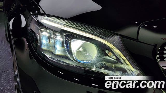 Mercedes-Benz C-Class 2020 — Photo 28/30