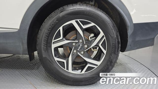 Kia Sportage 2023 — ფოტო 5/30