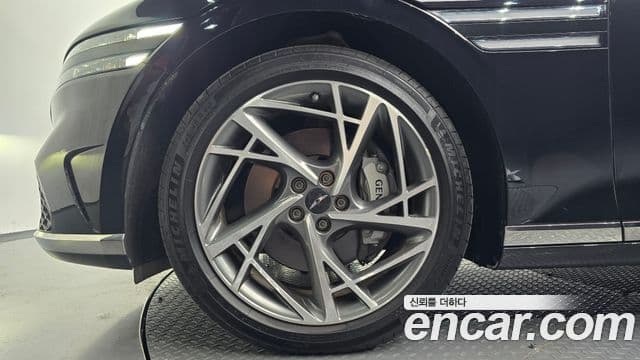 Genesis G90 2022 — ფოტო 31/34