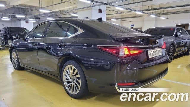 Lexus ES300h 2024 — Фото 1/20