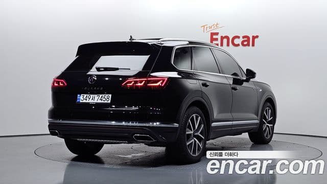Volkswagen Touareg 2023 — Photo 18/20