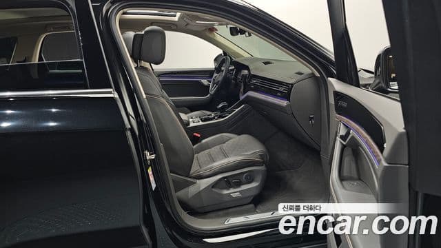 Volkswagen Touareg 2023 — Photo 6/20